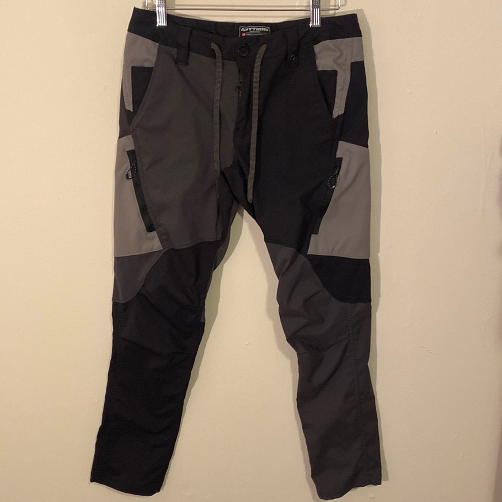 686 Slim Fit Anything Cargo Pants in Limited Edition Black Color Block. 30x30.